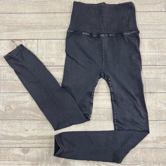✨NWOT Free People Movement Good Karma High Waist 7/8 Leggings in Washed Black - Picture 3 of 10